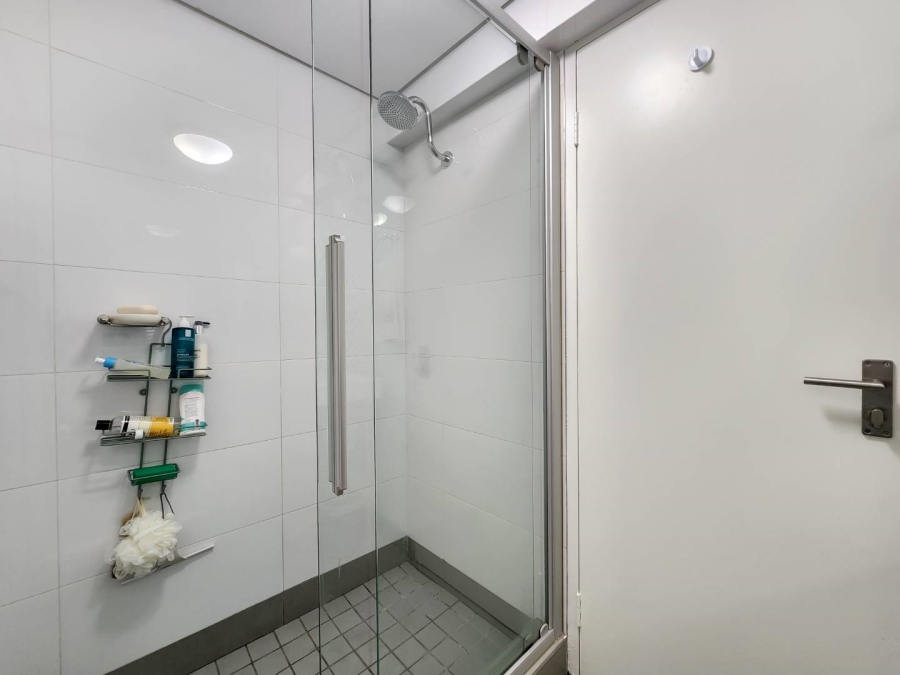 1 Bedroom Property for Sale in Vredehoek Western Cape